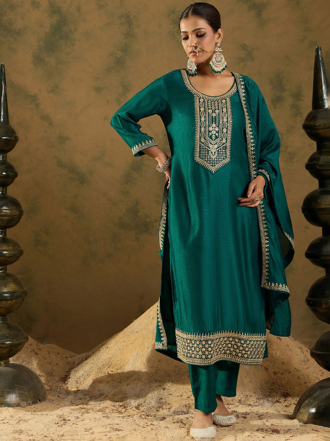 

Indo Era Floral Yoke Design Regular Sequinned Kurta with Trousers & Dupatta, Teal