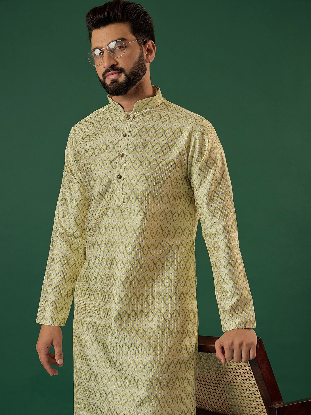 

Anouk Cream-Coloured Geometric Printed & Embroidered Sequinned Straight Kurta