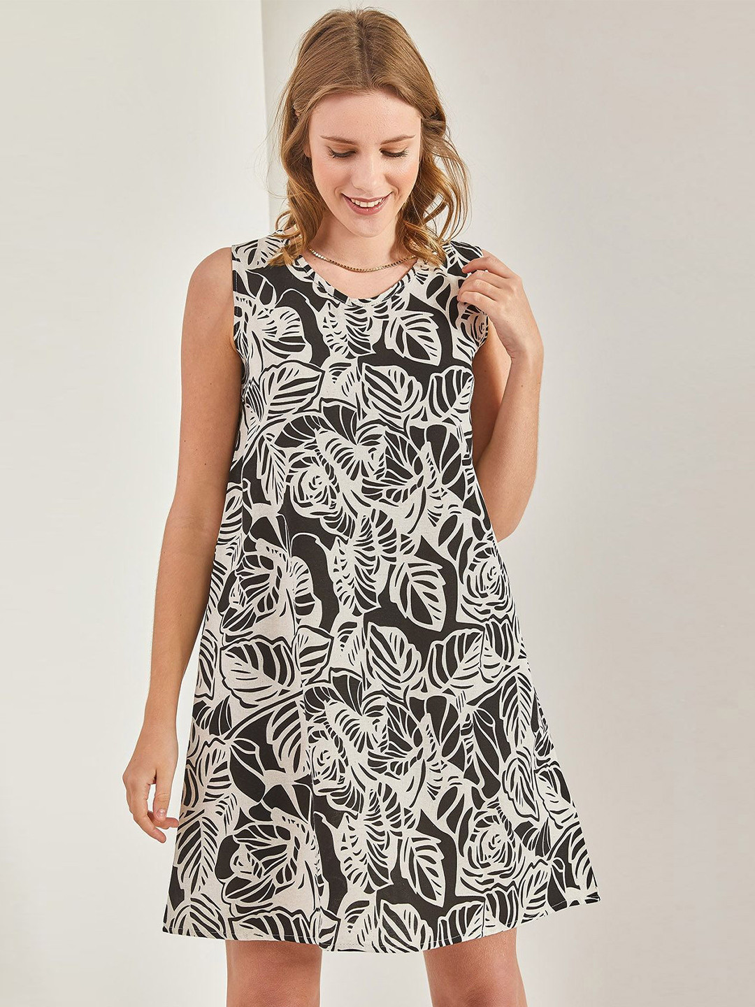 

BIANCO LUCCI Women Floral Printed A-Line Dress, Black