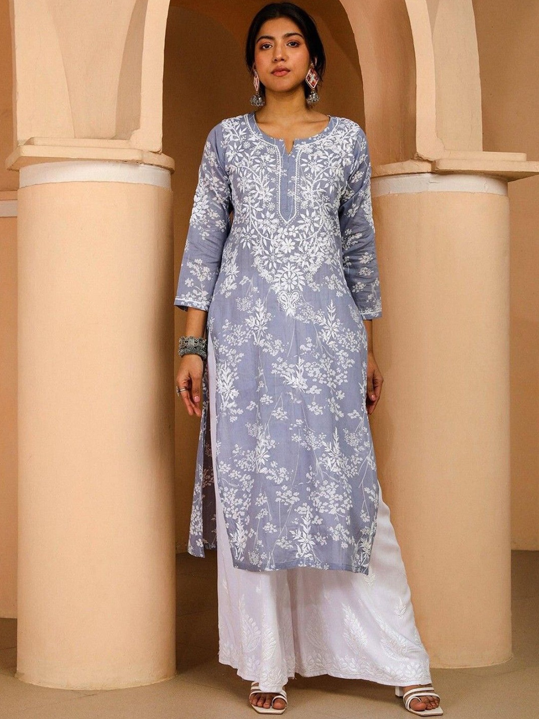 

GoSriKi Floral Embroidered Chikankari Kurta, Grey