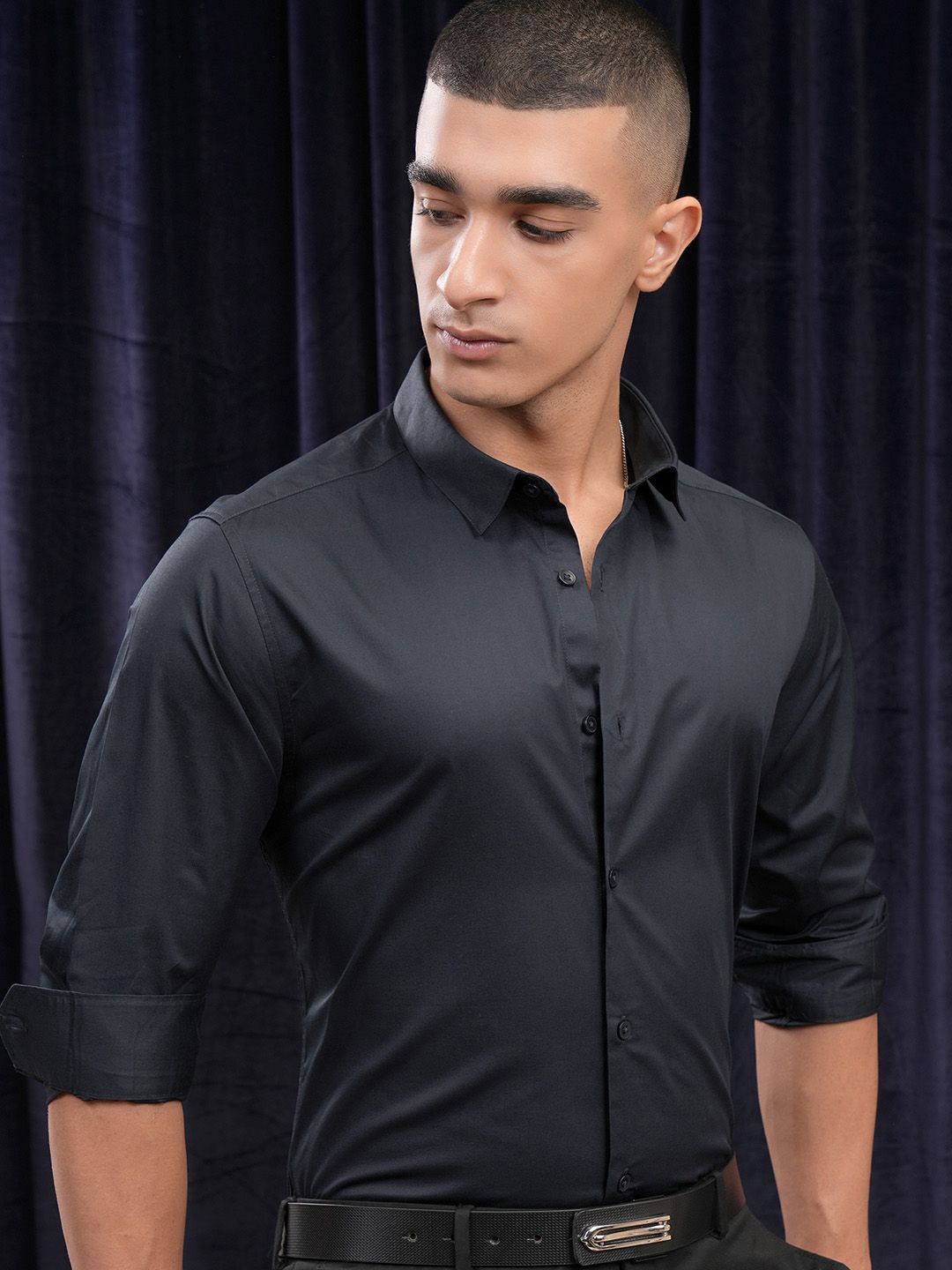 

HIGHLANDER Men Solid Occasion Slim Fit Shirt, Black