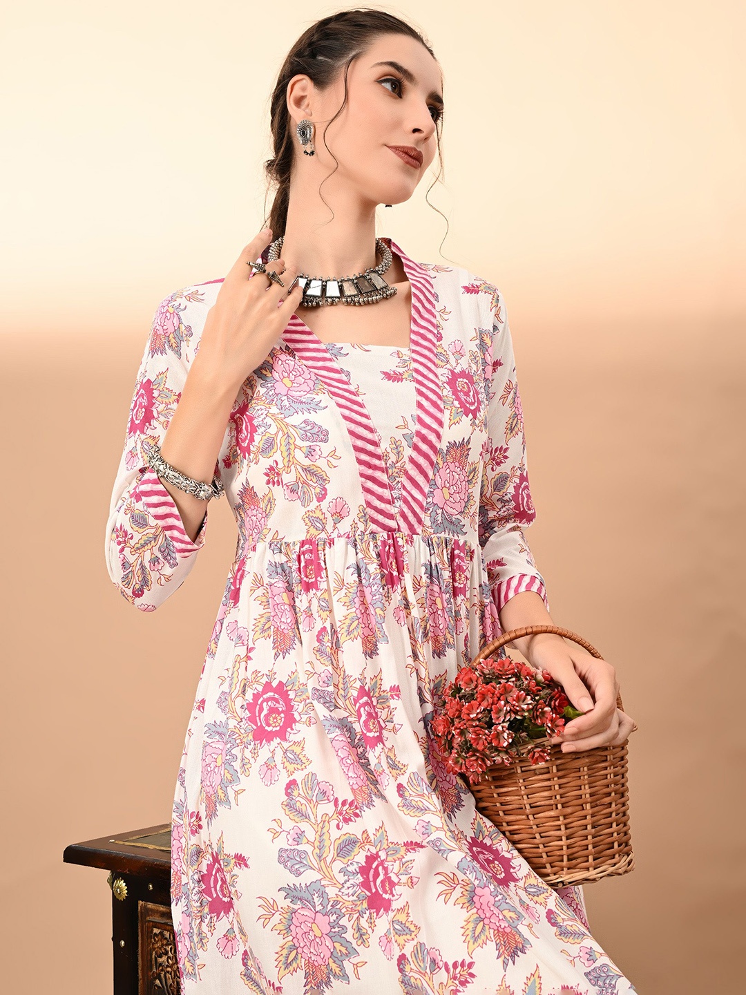 

JAYLEEN Floral Printed V-Neck Regular Kurta With Trousers, Pink