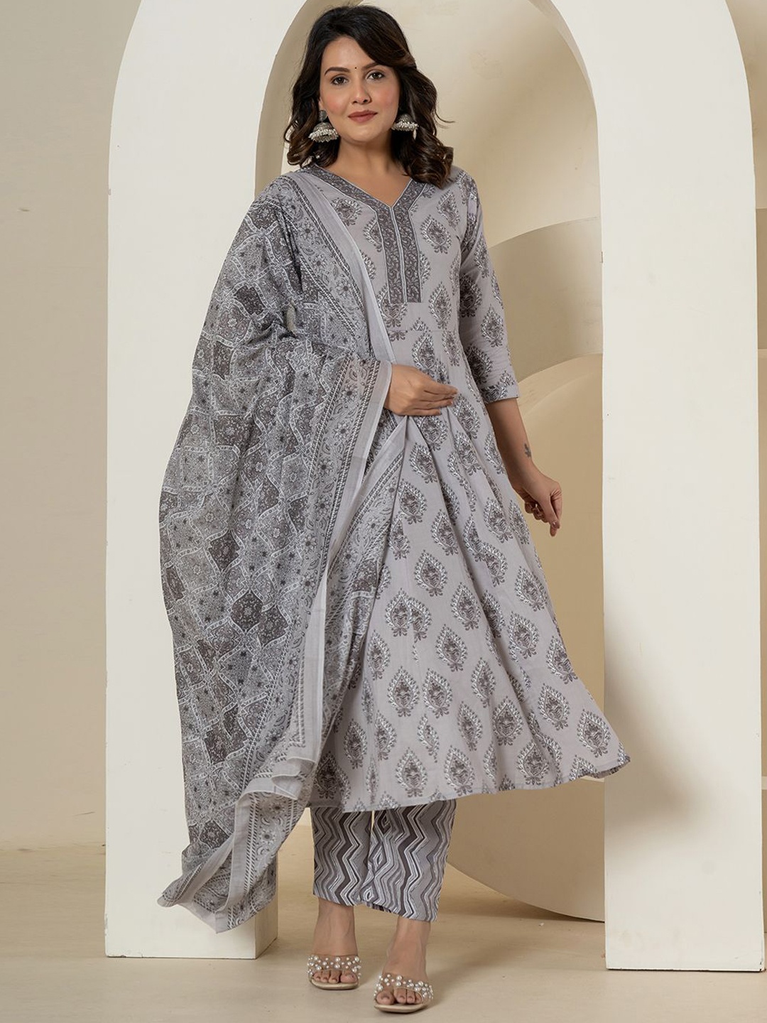 

Yufta Ethnic Motifs Printed V-Neck Regular Pure Cotton Kurta with Trousers With Dupatta, Grey
