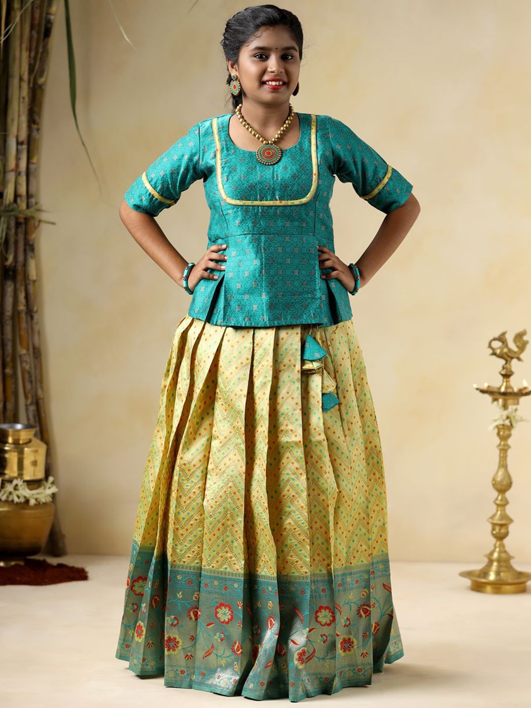 

SHIVANGI clothing Girls Lehenga Choli, Yellow
