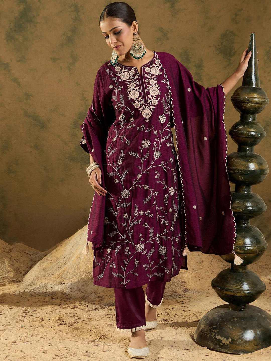 

Indo Era Ethnic Floral Embroidered Thread Work Detail Regular Slevees Round Neck Kurta Set, Burgundy