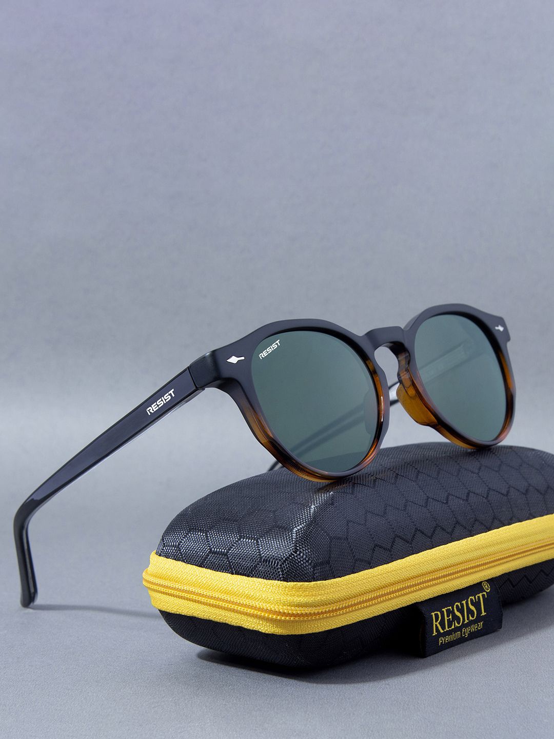 

RESIST EYEWEAR Unisex Round Sunglasses with UV Protected Lens, Green