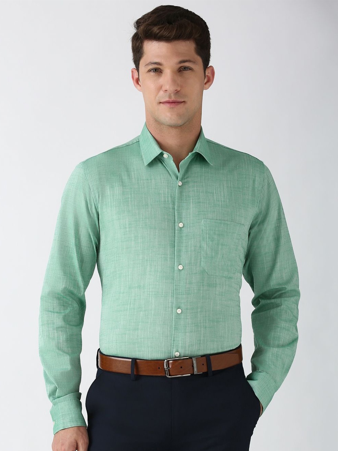 

Peter England Men Cutaway Collar Solid Cotton Slim Fit Formal Shirt, Green