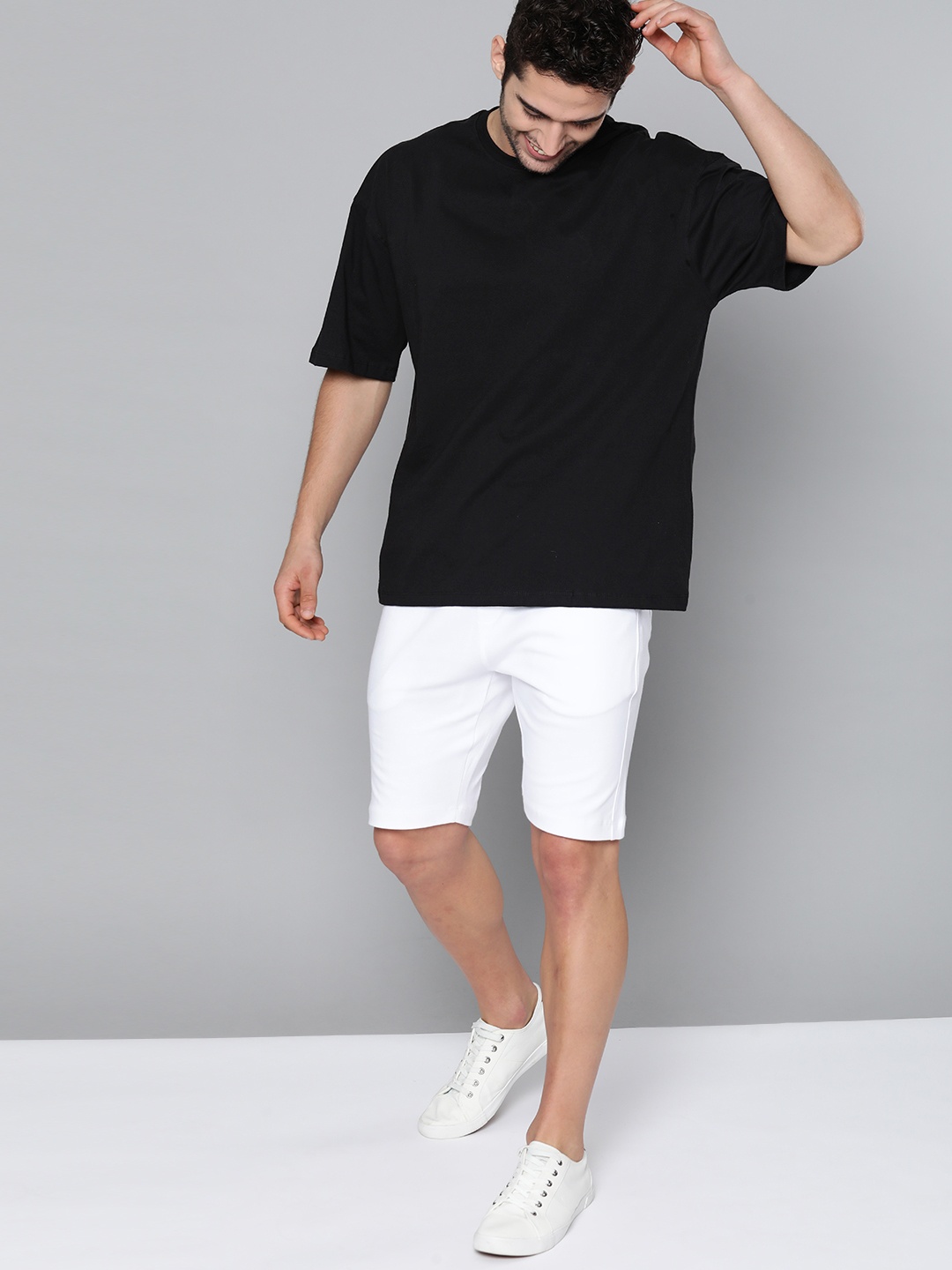 

M&H Easy Men Black Solid Pure Cotton Oversized Round Neck T-shirt