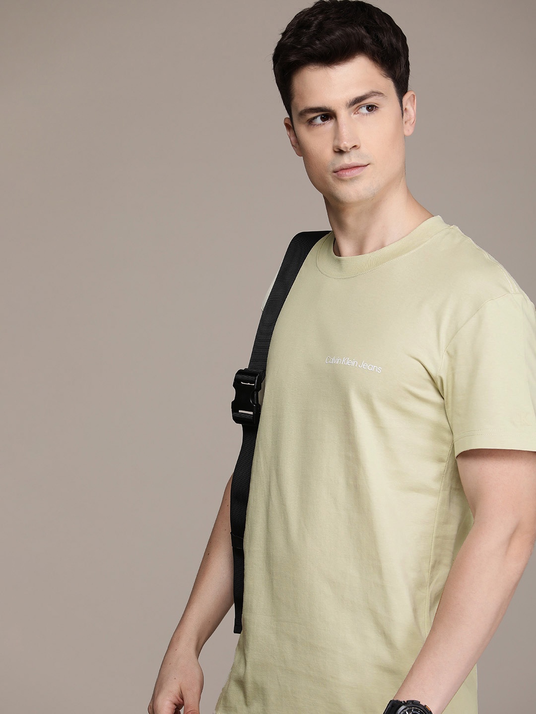 

Calvin Klein Jeans Men Pure Cotton T-shirt, Beige