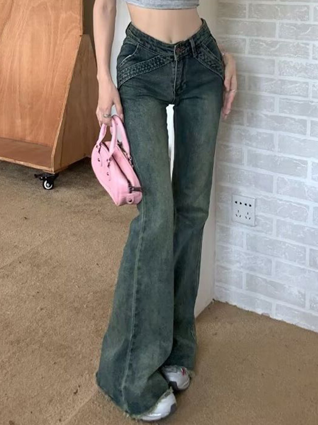 

StyleCast Women Wide Leg High-Rise Light Fade Jeans, Green