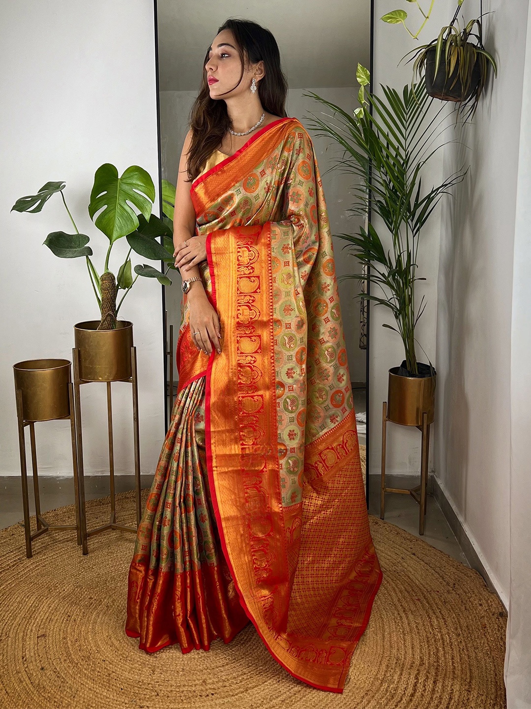 

HEER FASHION Woven Design Zari Dharmavaram Saree, Red