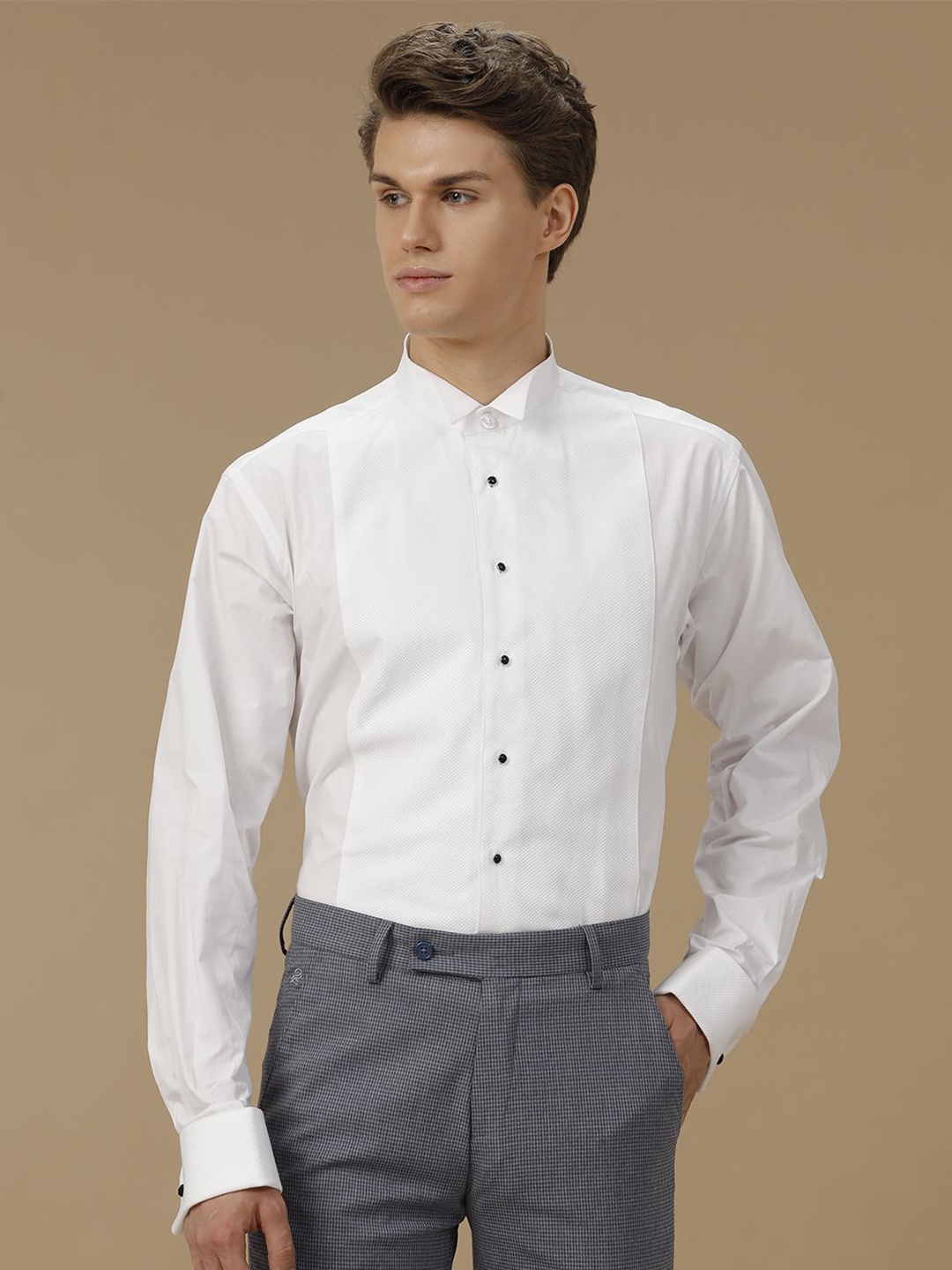 

Aldeno Men India Slim Wingtip Collar Solid Cotton Slim Fit Formal Shirt, White