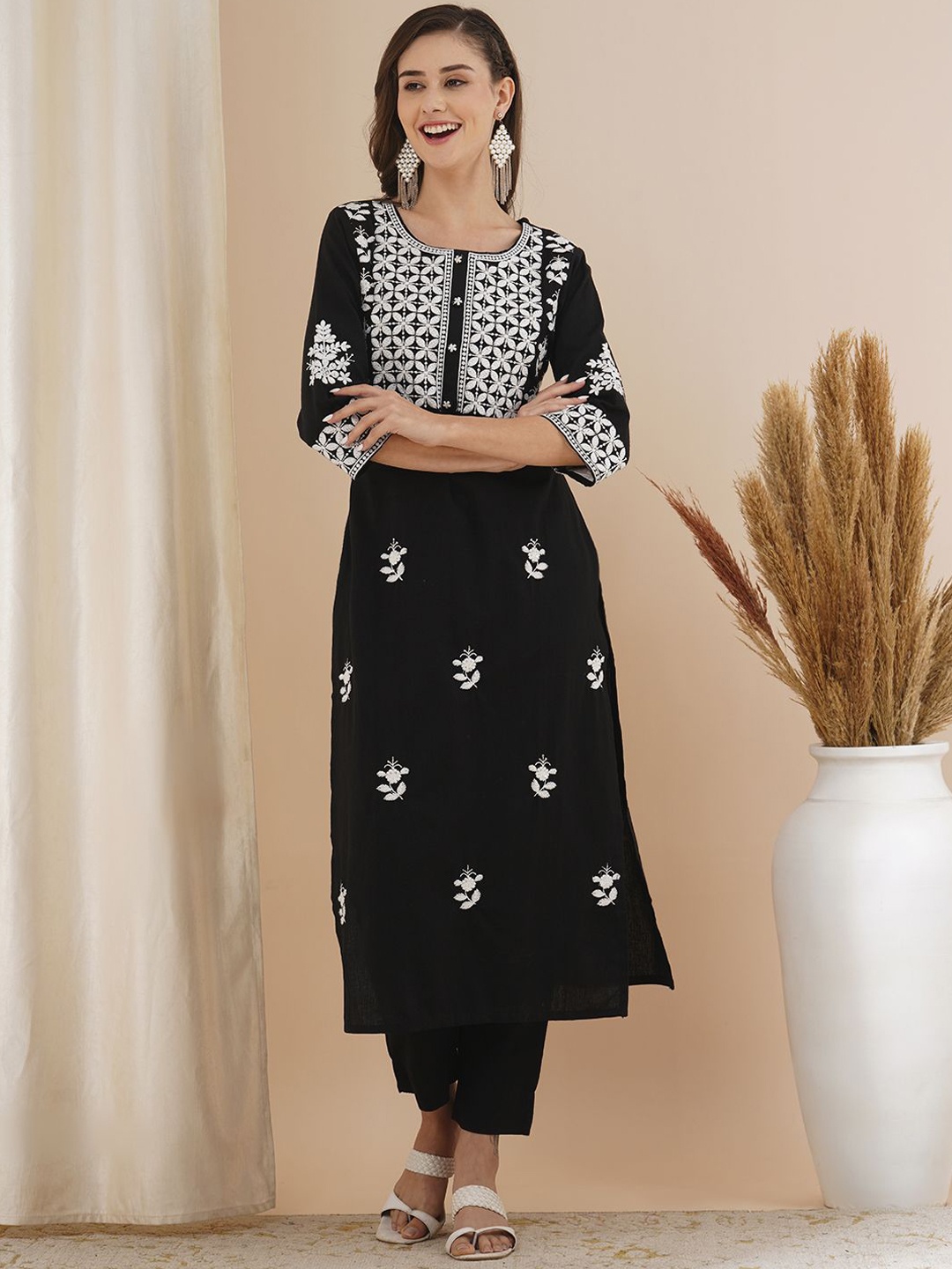 

FASHOR Floral Chikankari Embroidered Straight Fit Tunic With Trouser, Black