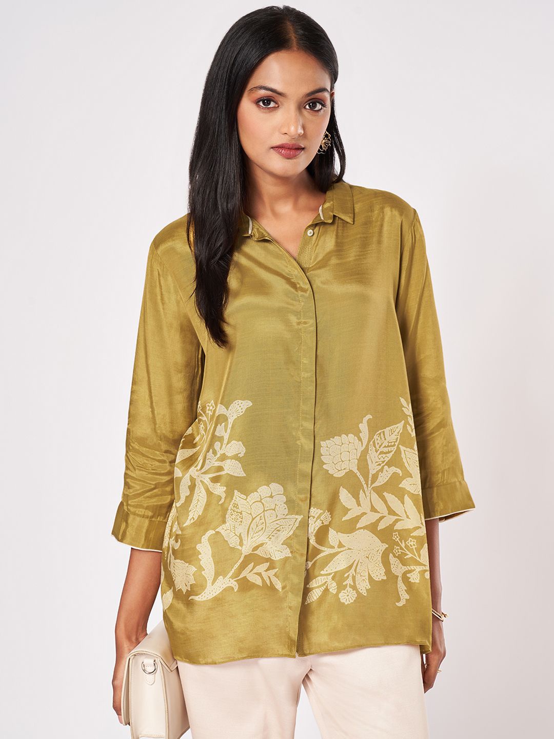 

Marigold Lane Floral Print Shirt Style Top, Beige