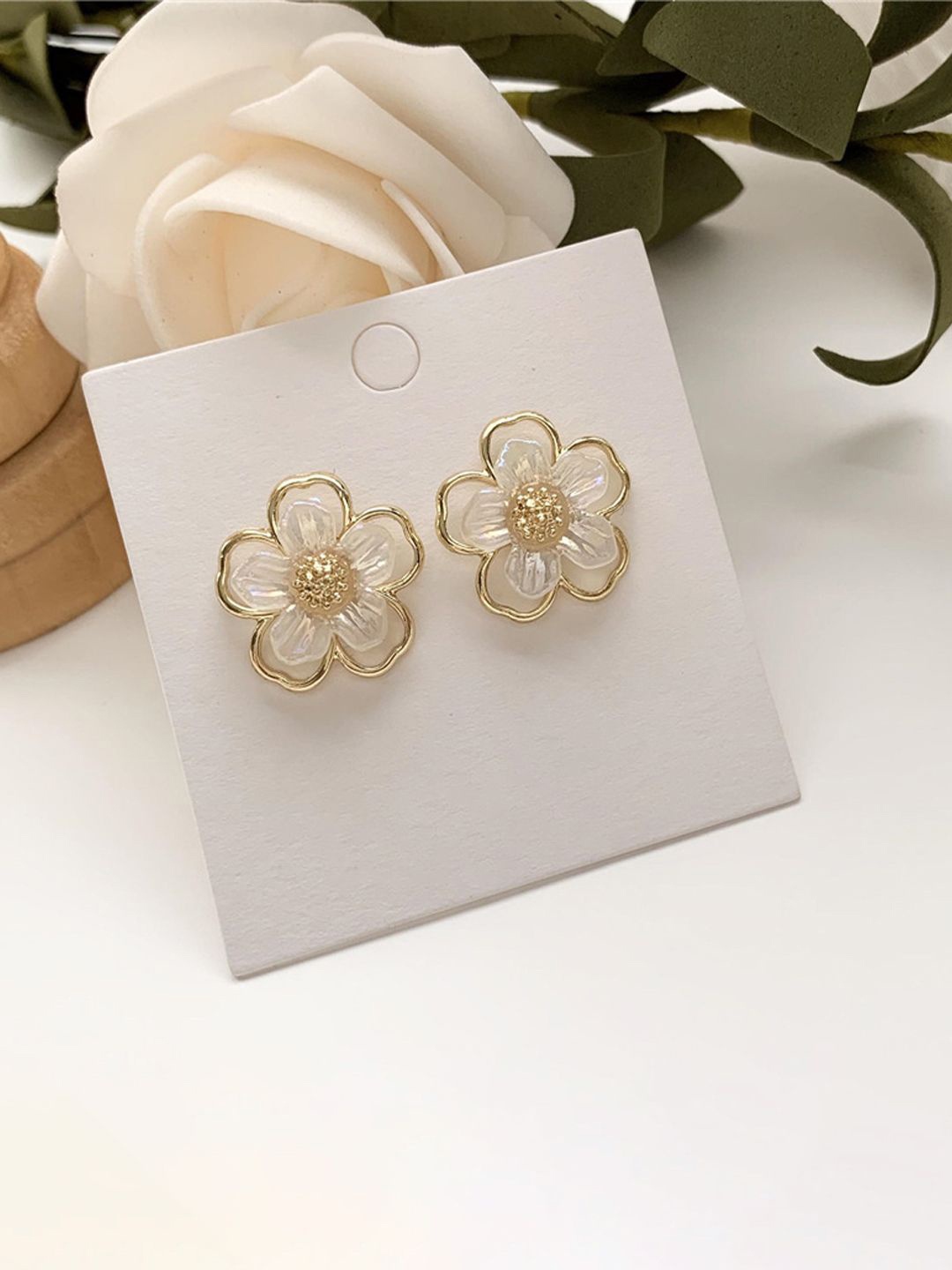 

KRENOZ Gold-Plated Stainless Steel Floral Studs, White