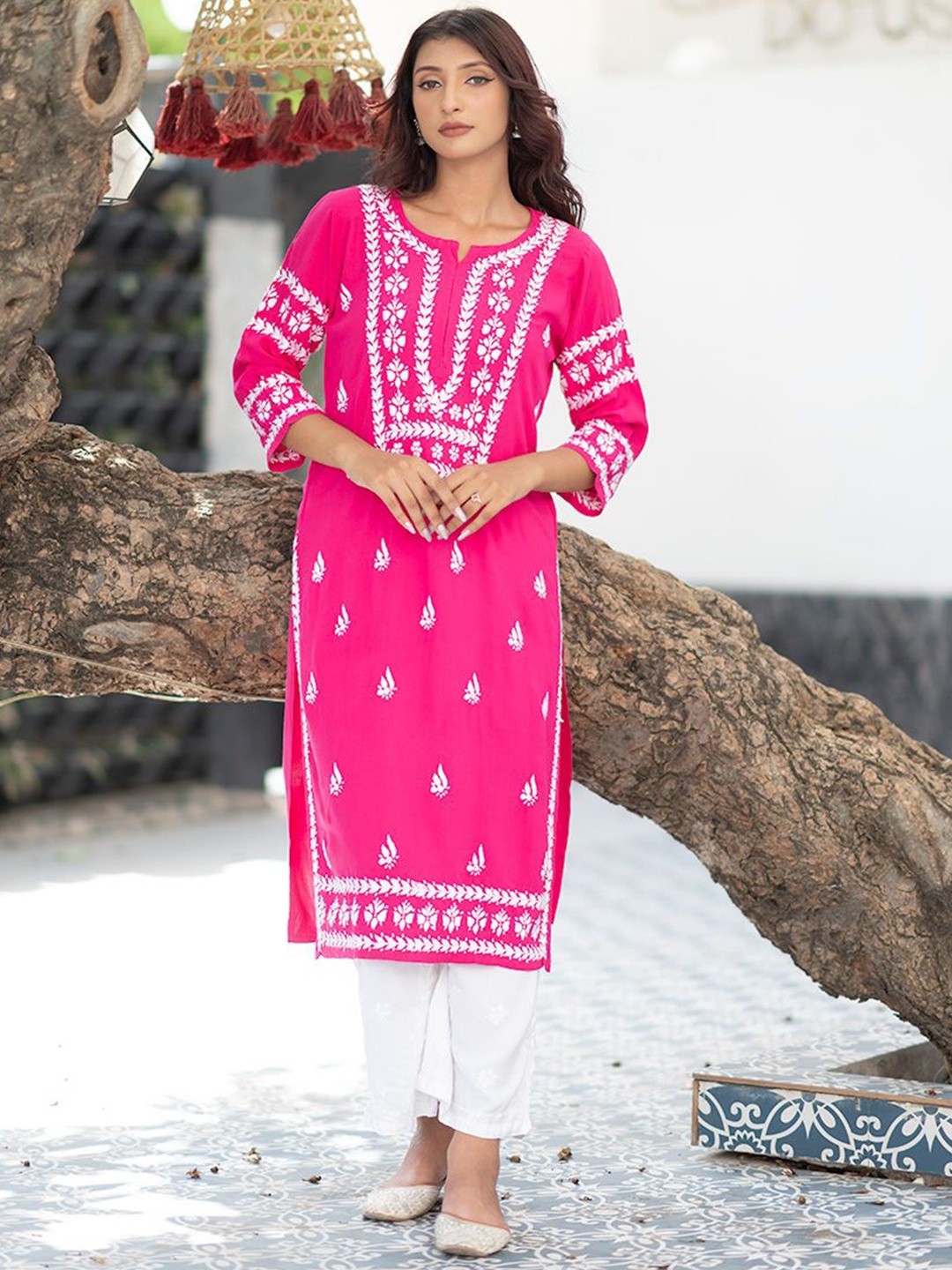 

Rangreza Ethnic Floral Embroidered Chikankari Cotton Handloom Straight Kurta, Magenta