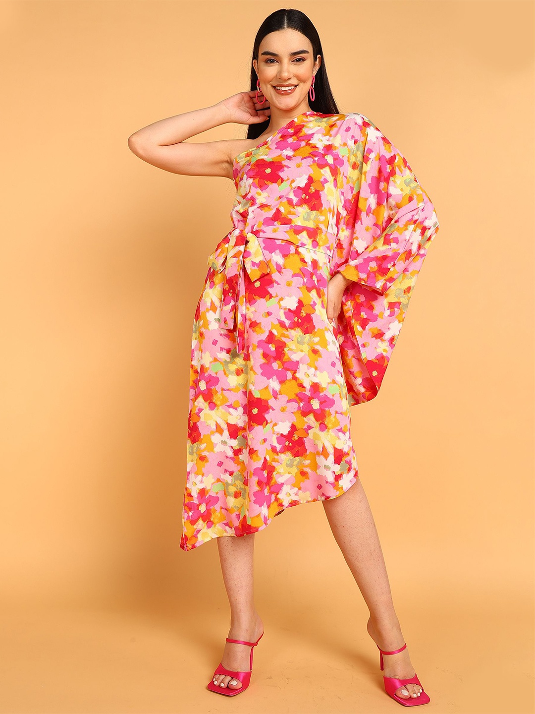 

Murcia Floral Print One Shoulder Kimono Sleeve Crepe Kaftan Midi Dress, Pink