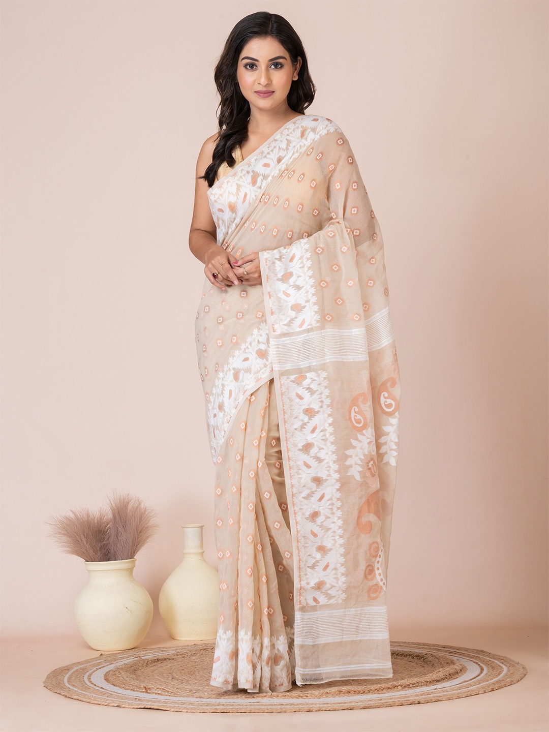 

Laa Calcutta Woven Design Pure Cotton Jamdani Saree, Beige