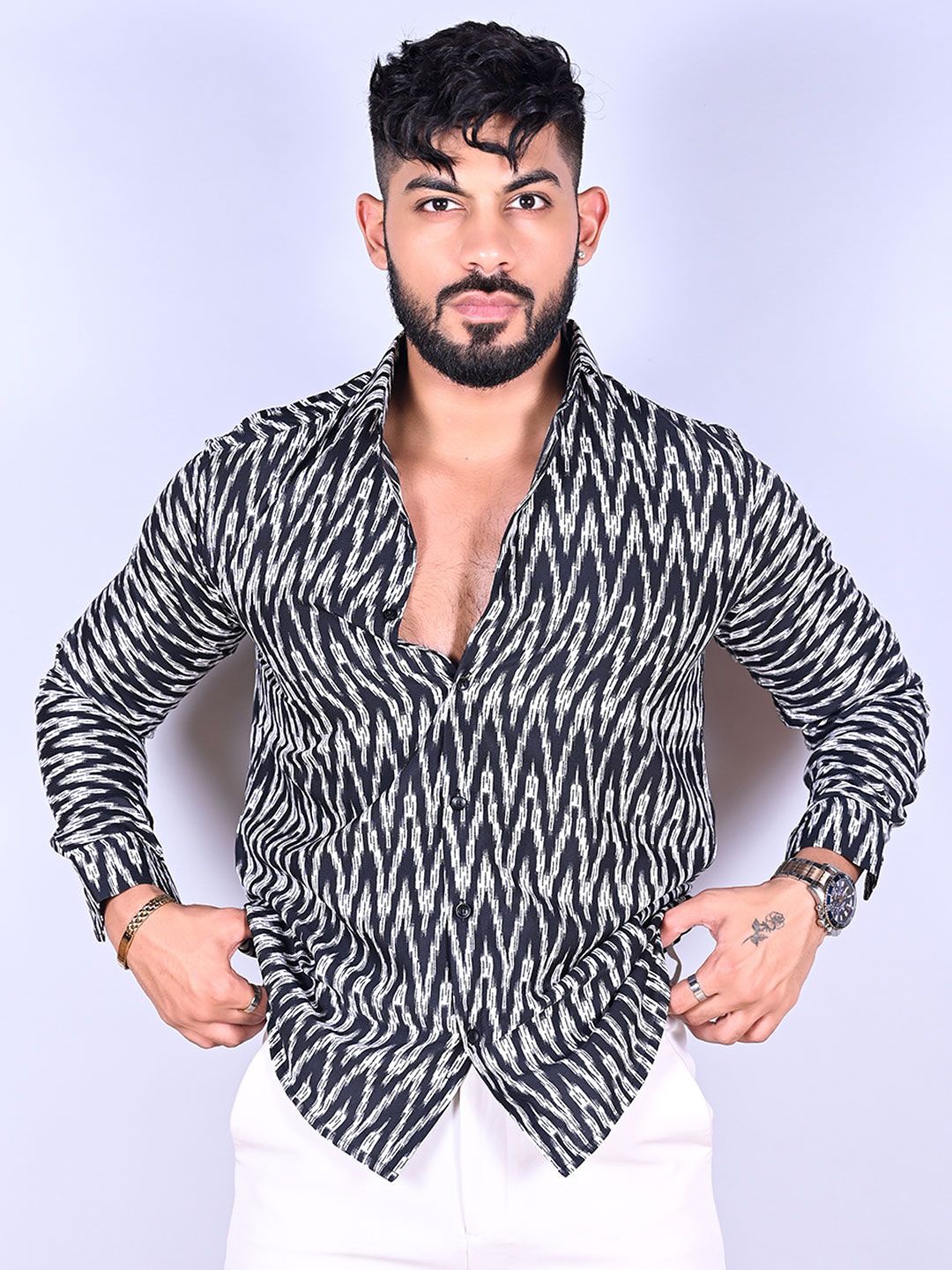 

Tistabene Men Standard Spread Collar Chevron Printed Crepe Casual Shirt, Black