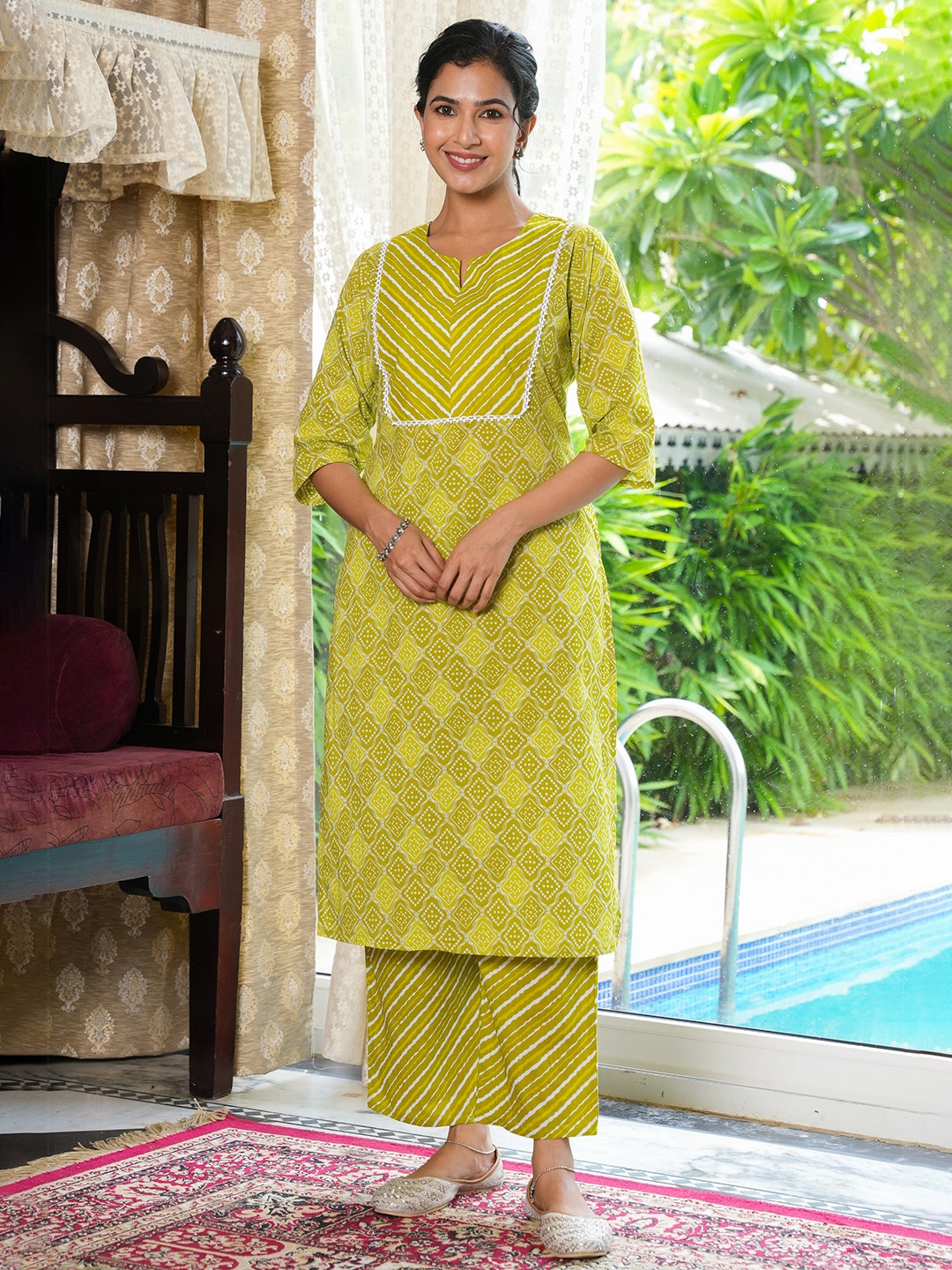 

Aramya Geometric Printed Pure Cotton Straight Kurta with Trousers, Green