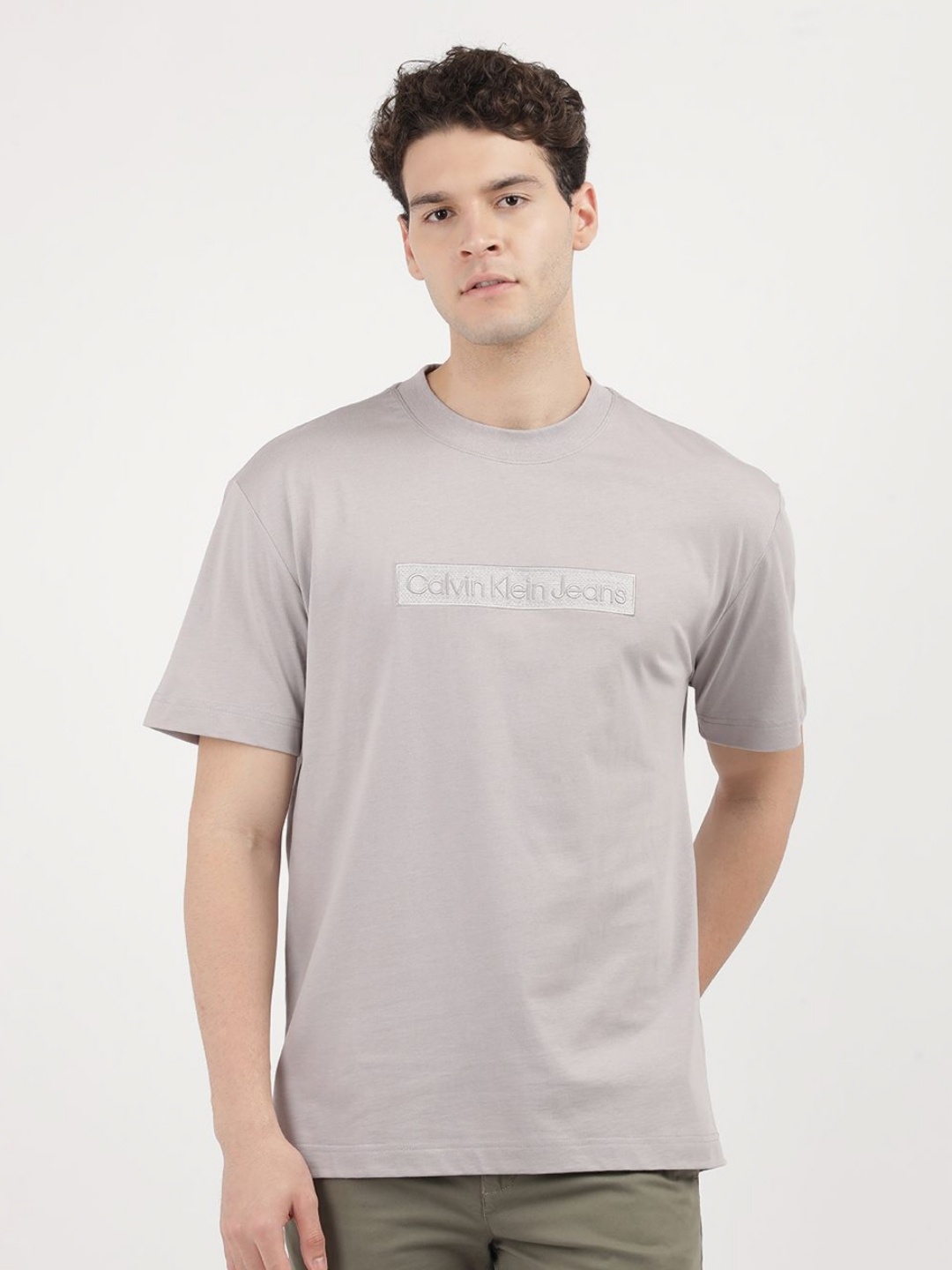 

Calvin Klein Jeans Men Solid Round Neck Cotton Relaxed Fit T-Shirt, Grey