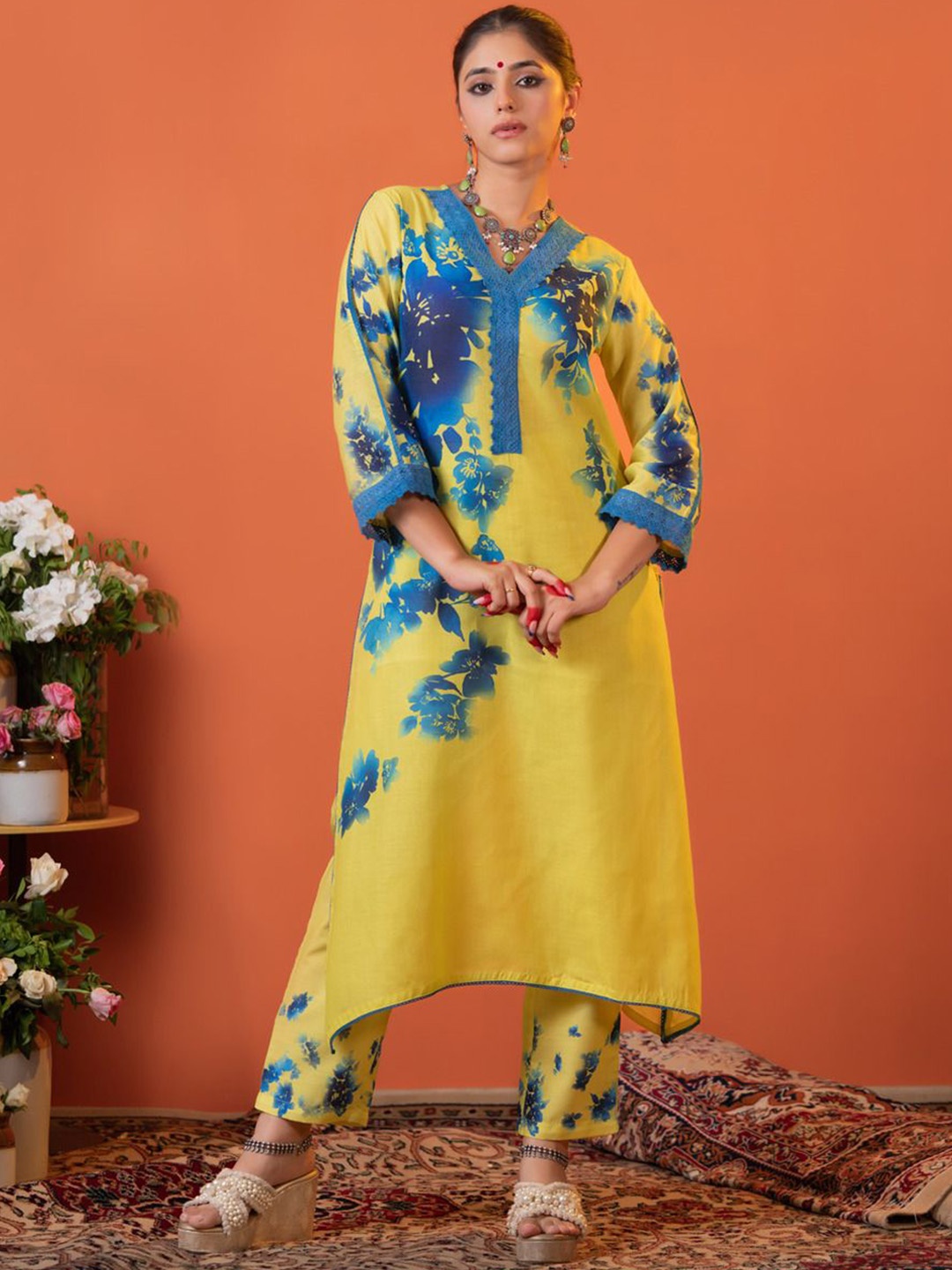 

HEEPOSH Floral Printed V-Neck Pure Cotton Straight Kurta with Trousers, Yellow