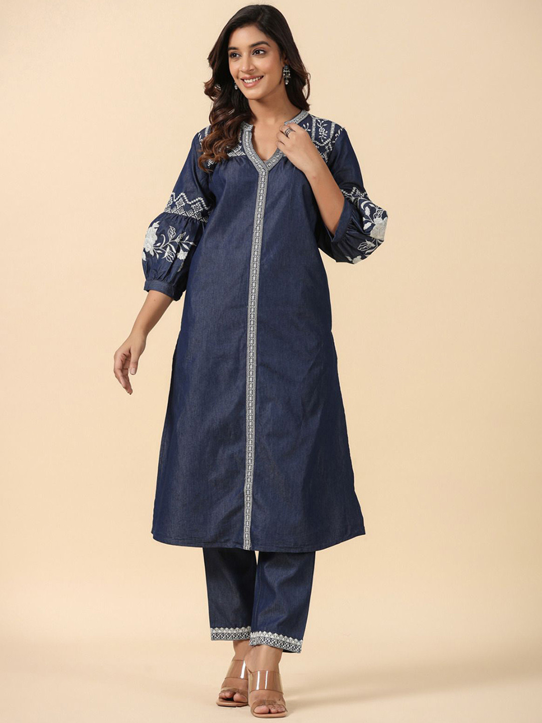

SAVI Floral Embroidered Regular Thread Work Pure Cotton Kurta With Trousers, Blue