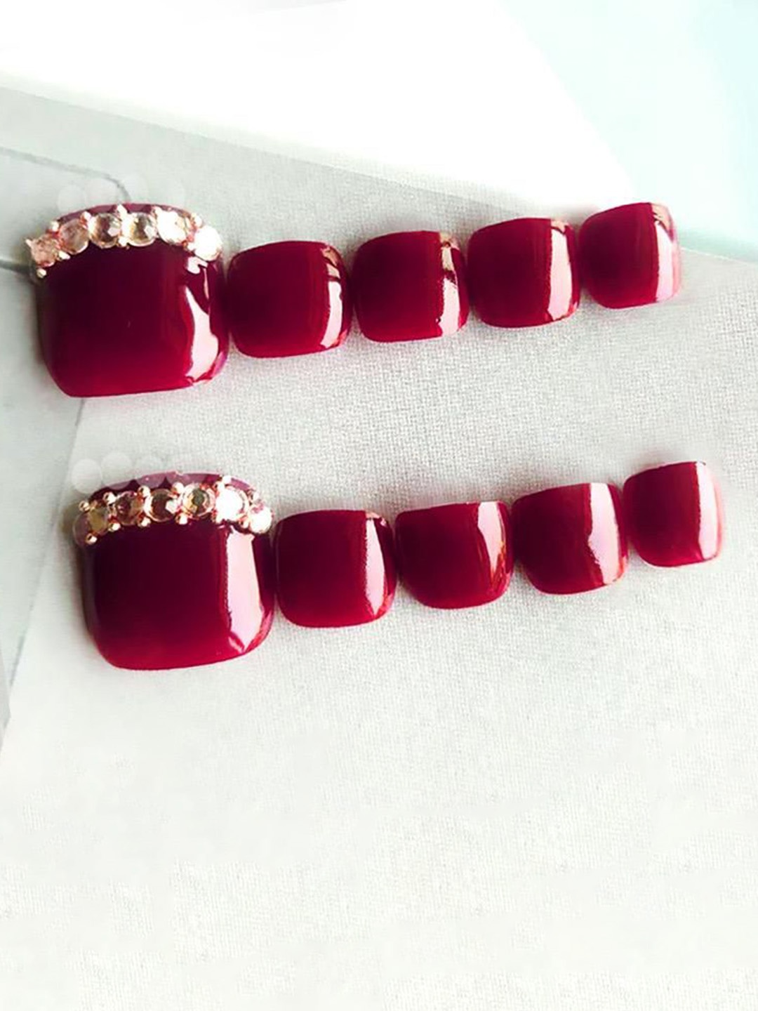 

The Pink Truck Set of 24 Artificial Reusable Toe Nails With Glue - Maroon