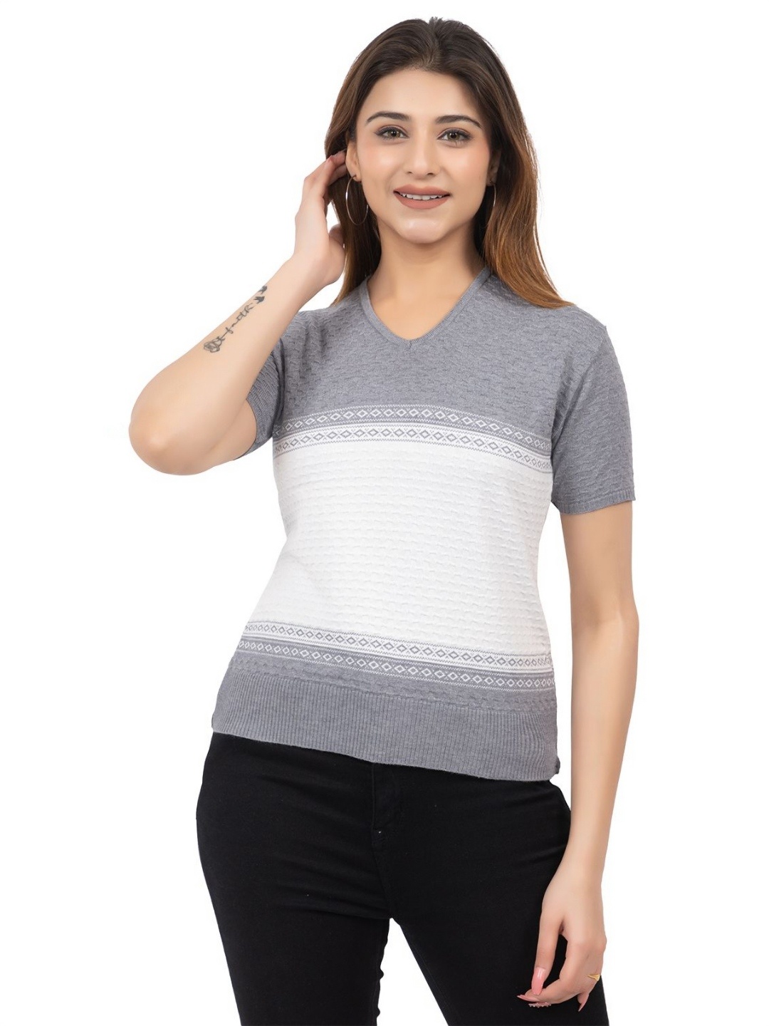 

LEZA Women Colourblocked V-Neck Cotton Slim Fit T-Shirt, Grey