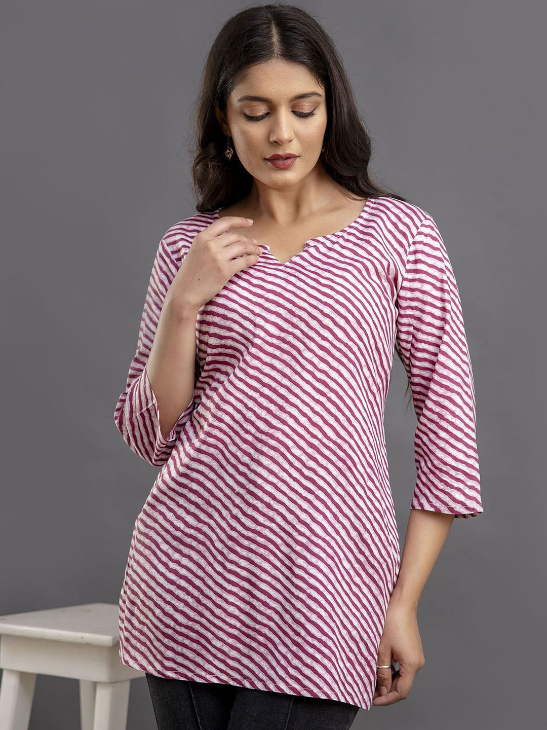 

JAYLEEN Notch Neck Striped Printed Straight Kurti, Red