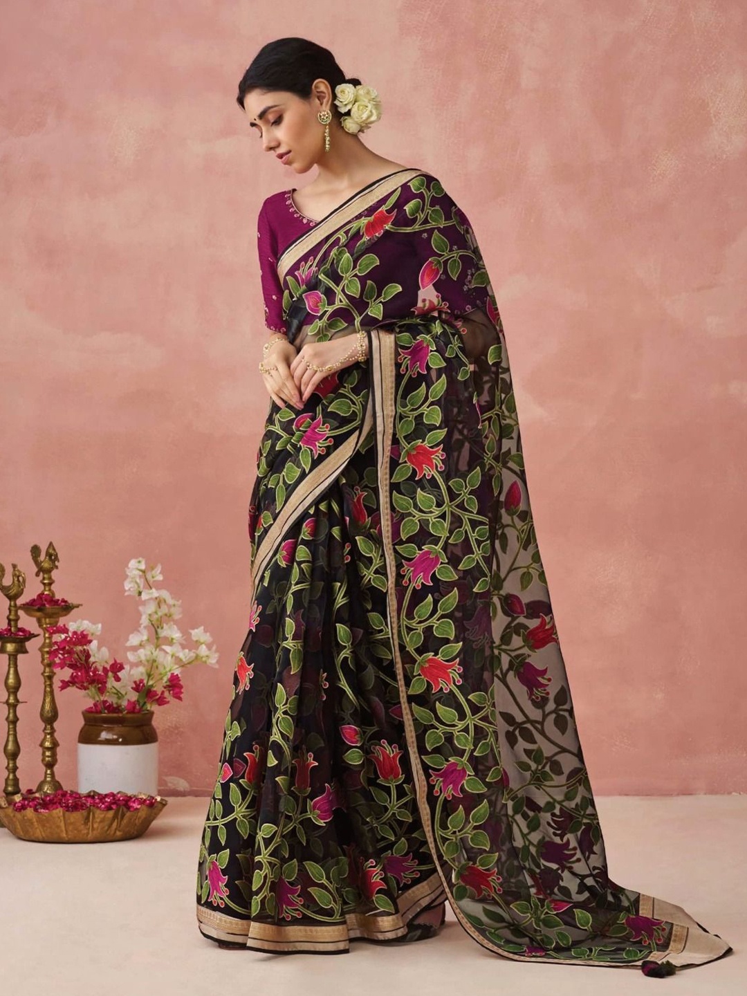 

KALINDI Floral design Tussar Saree, Burgundy