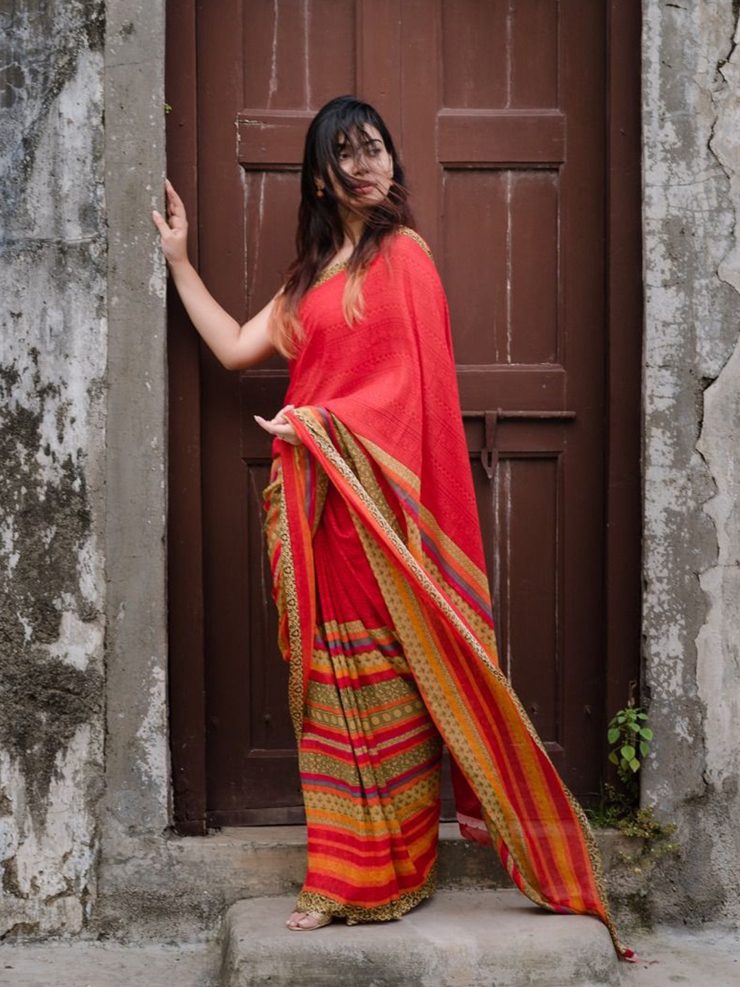 

Moda Rapido Woven Design Saree, Red