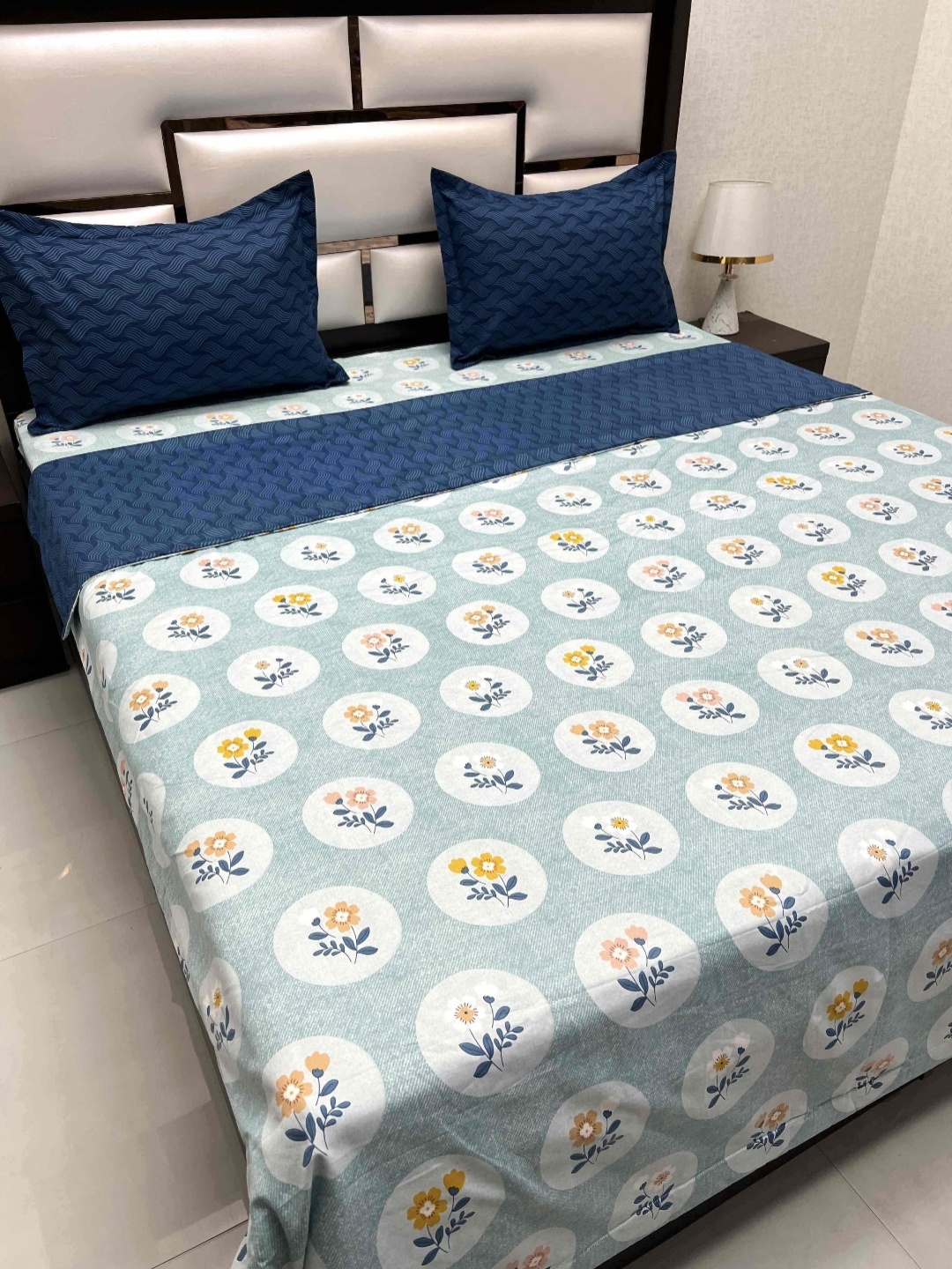 

Pure Decor Blue 4 Pieces Floral Double King Bedsheet With 2 Pillow Covers & Comforter