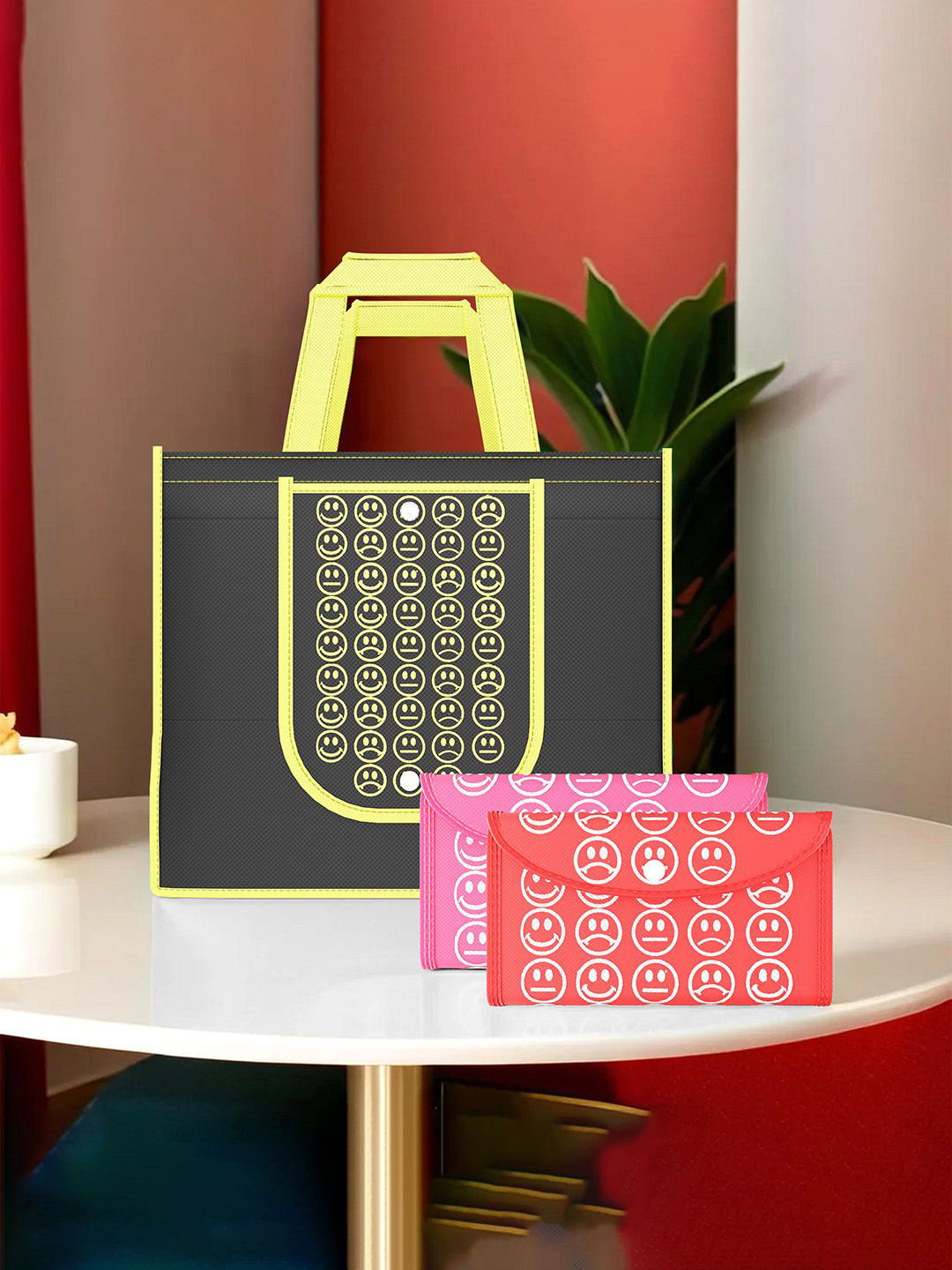 

Kuber Industries Set of 3 Smiley Printed Lightweight Foldable & Reusable Shopping Bags, Black