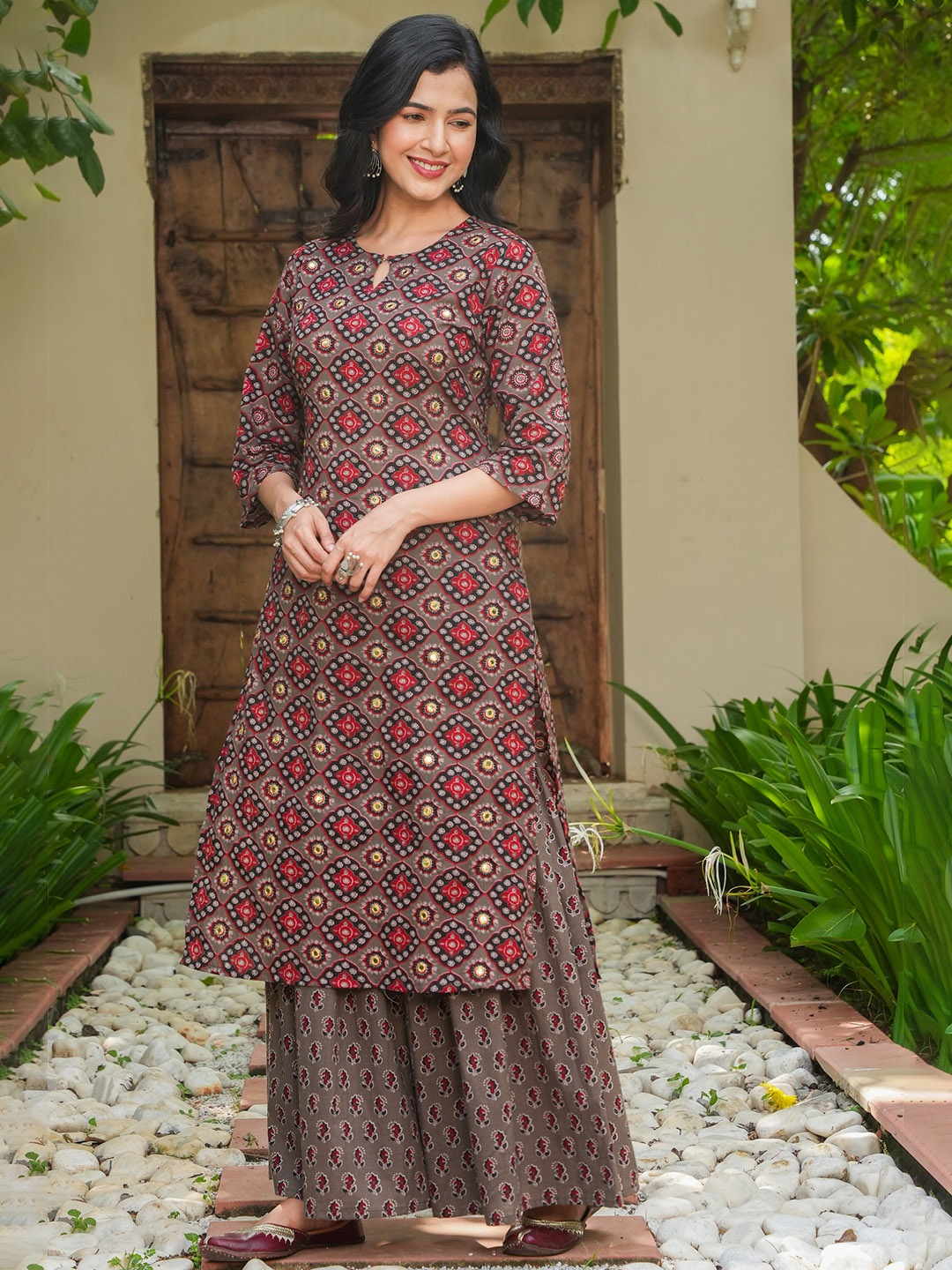 

Aramya Ethnic Motifs Printed Keyhole Neck Pure Cotton Straight Kurta With Sharara, Brown