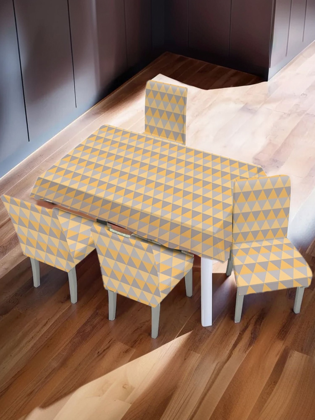 

UMAI Yellow & Grey 5 Pieces Geometric Printed 4 Seater Chair Covers & Table Cover