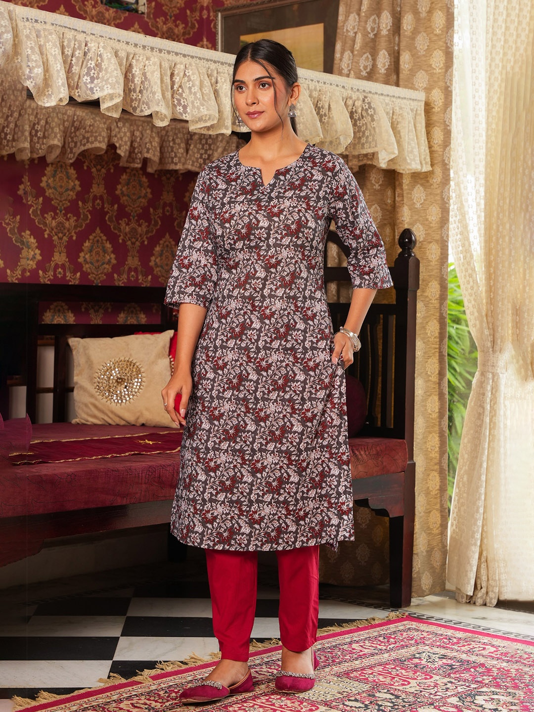 

Aramya Floral Printed Notch Neck Pure Cotton Straight Kurta & Trousers Set, Grey
