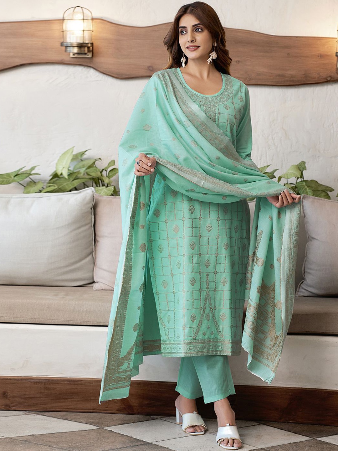 

SKYLEE Green Ethnic Motifs Woven Design Regular Zari Kurta With Trousers & Dupatta