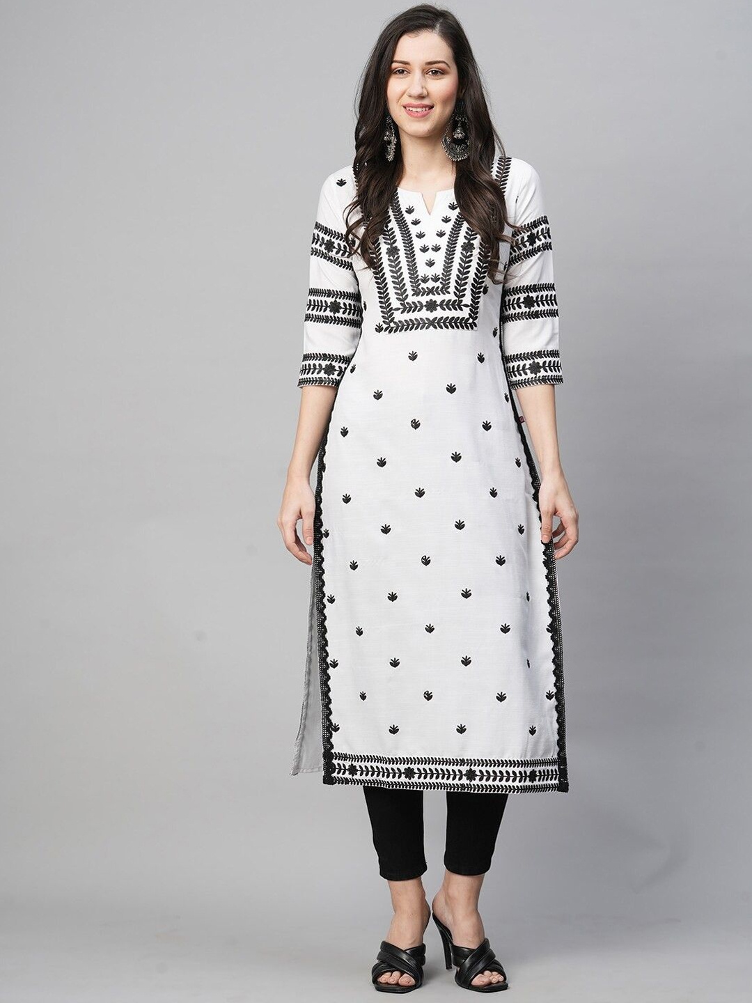 

GoSriKi Floral Embroidered Straight Kurta, White