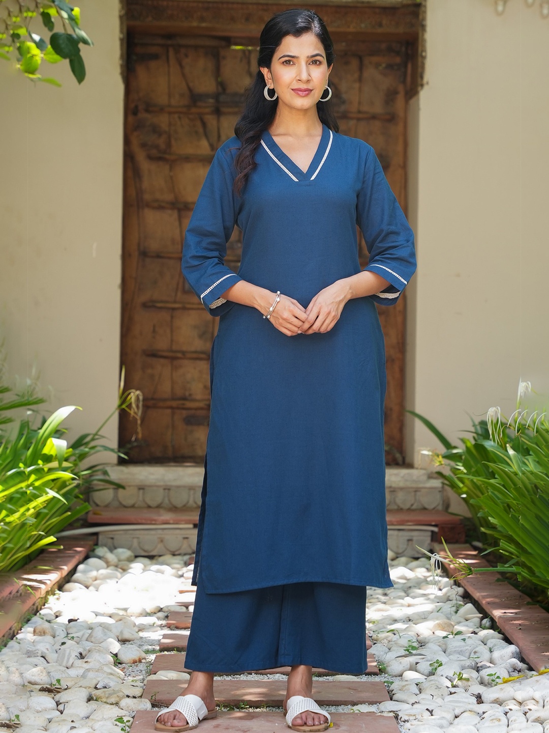 

Aramya Linen Cotton Solid Straight Kurta, Blue