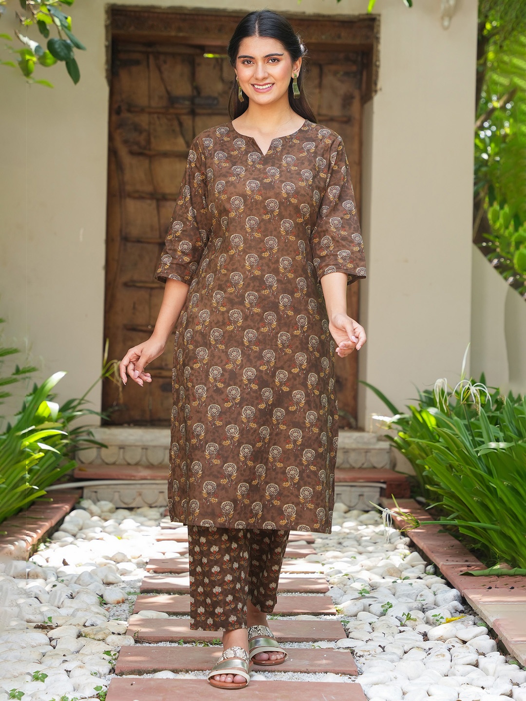 

Aramya Floral Printed Notch Neck Pure Cotton Straight Kurta with Trousers, Brown