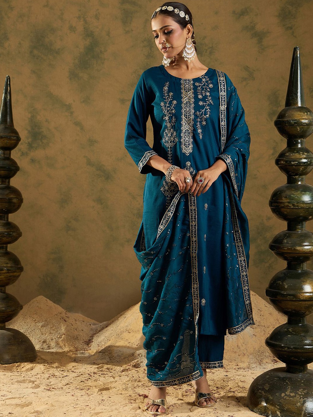 

Indo Era Floral Embroidered Zari Work Regular Sleeves Round Neck Silk Blend Kurta Set, Teal