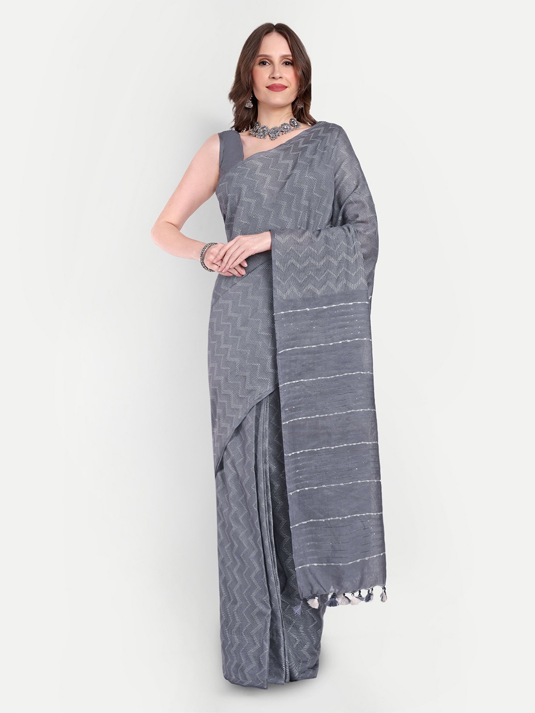 

Aseem by AseemShakti Sequinned Silk Cotton Bhagalpuri Saree, Grey