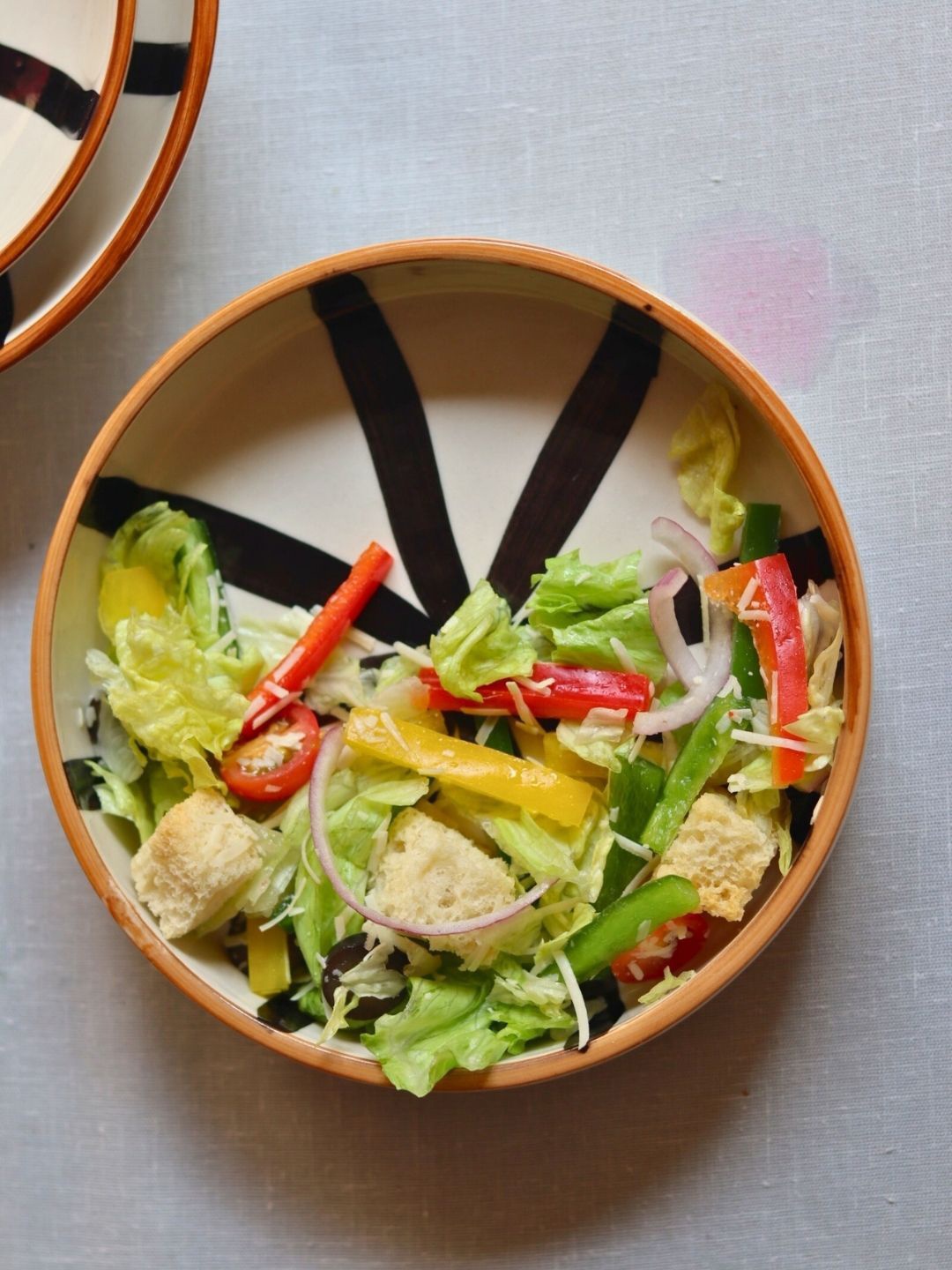 

WEAVING HOMES White & Black Ceramic Salad Bowl