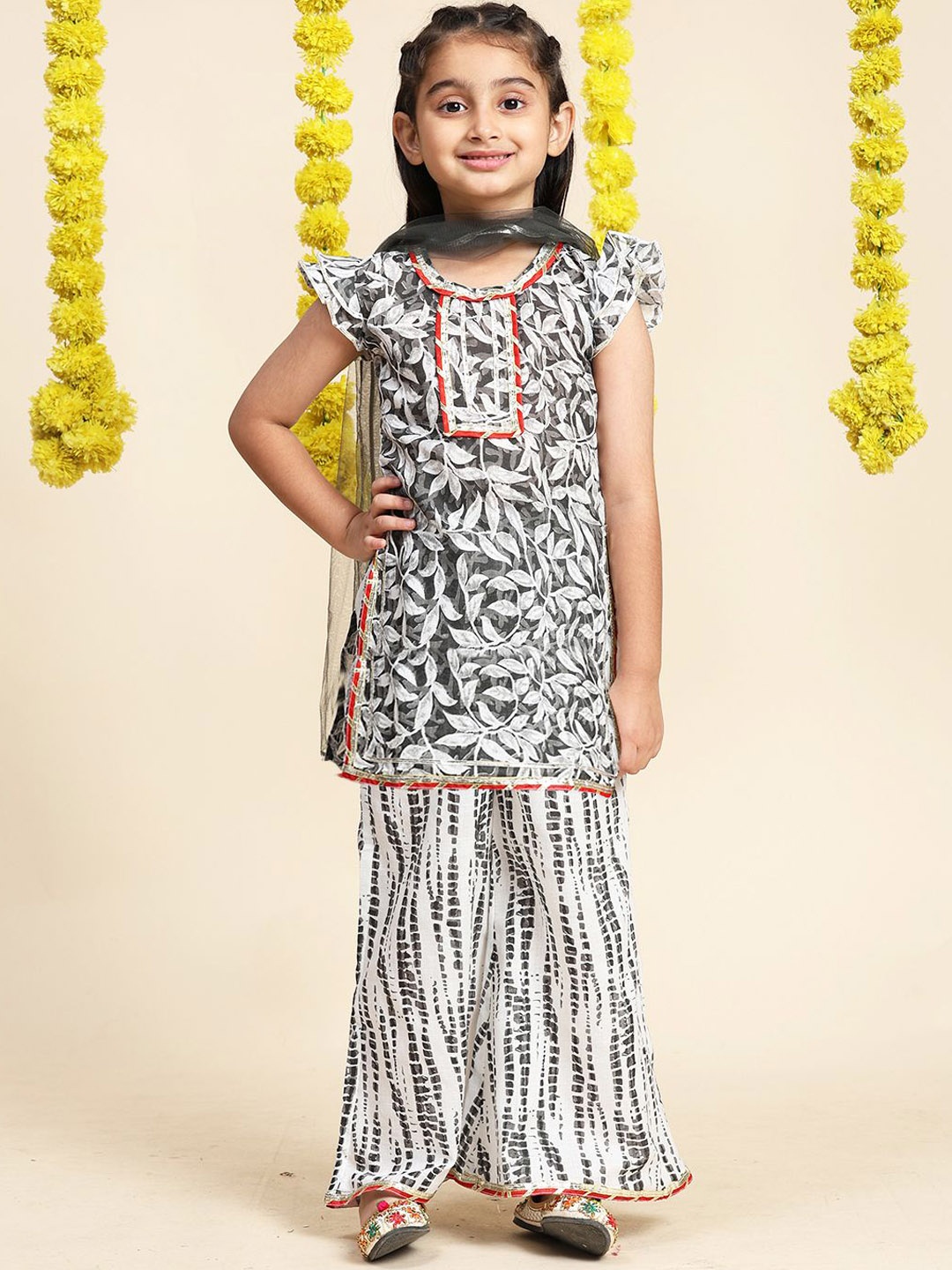 

Cutiekins Girls Floral Printed Gotta Patti Straight Kurta with Palazzos & Dupatta, Black