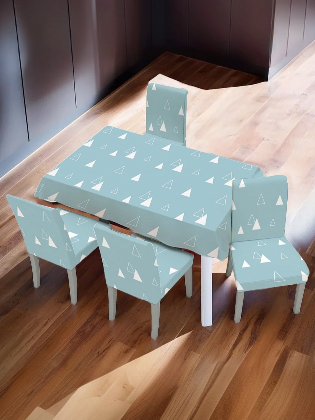 

UMAI Blue & White 5 Pieces Geometric Printed 4 Seater Chair Covers & Table Cover