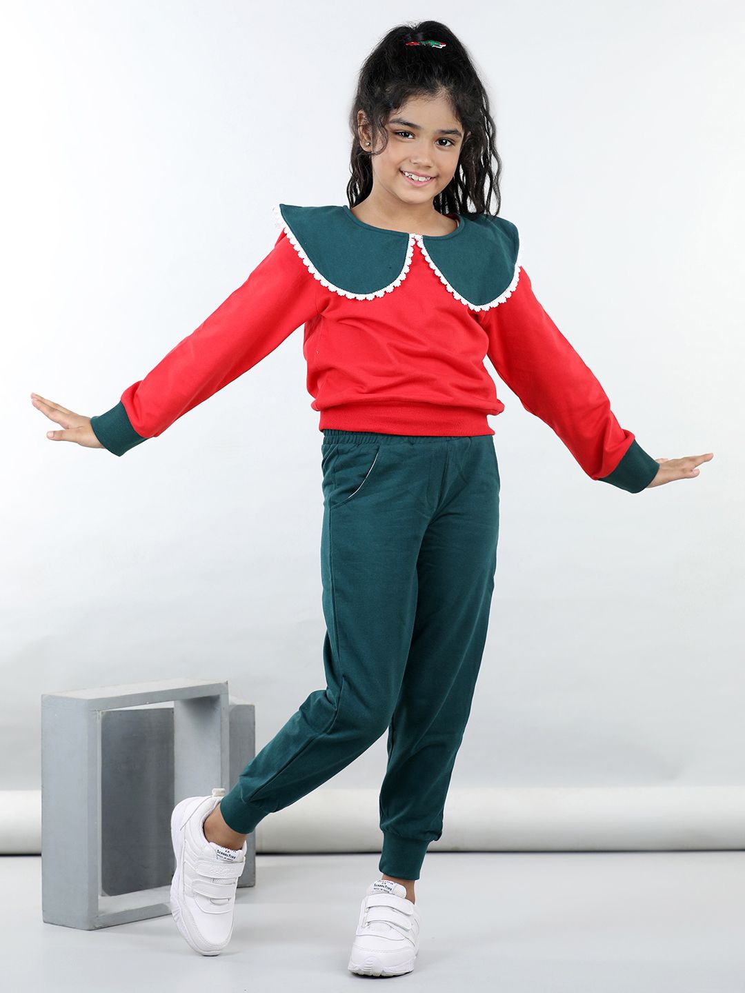 

AWW HUNNIE Girls Sweatshirt With Joggers, Green