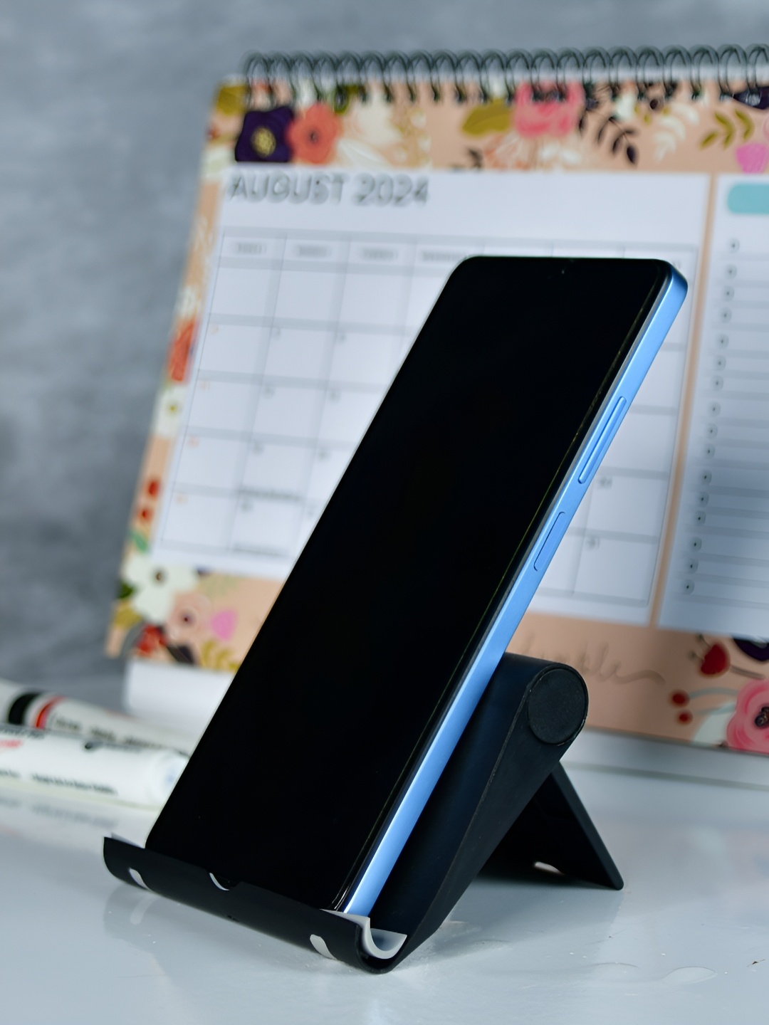 

Sowpeace Black Adjustable Tablet & Phone Holder
