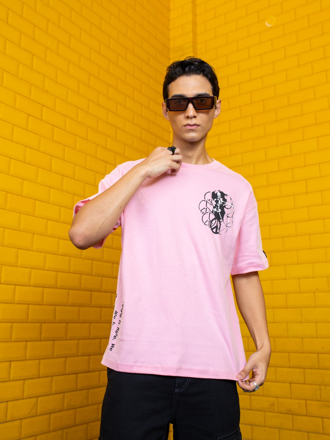 

UNRL Pure Cotton Relaxed Fit Graphic Printed Drop-Shoulder Sleeves T-shirt, Pink
