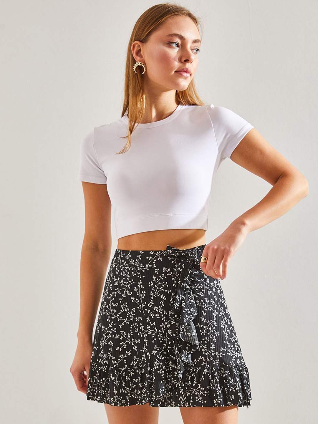 

BIANCO LUCCI Floral Printed Flared Mini Skirt, Black